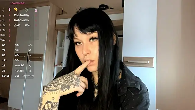 LaurenOveson online show from 7, 11, 2025