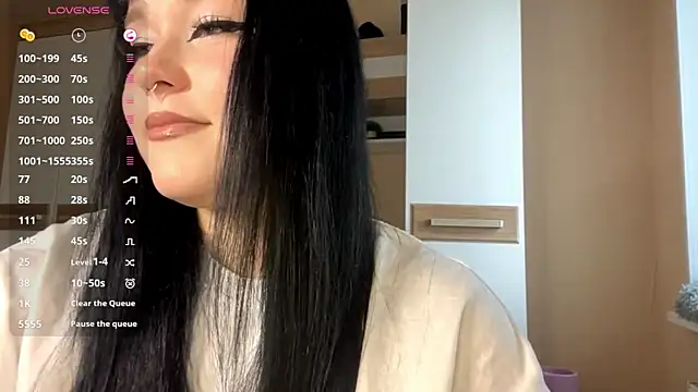 LaurenOveson online show from 2, 11, 2025