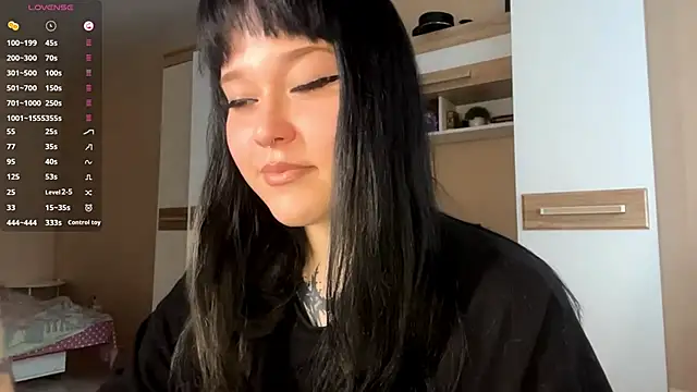 LaurenOveson online show from 23, 11, 2025