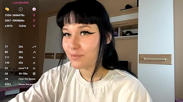 LaurenOveson online show from 3, 11, 2025