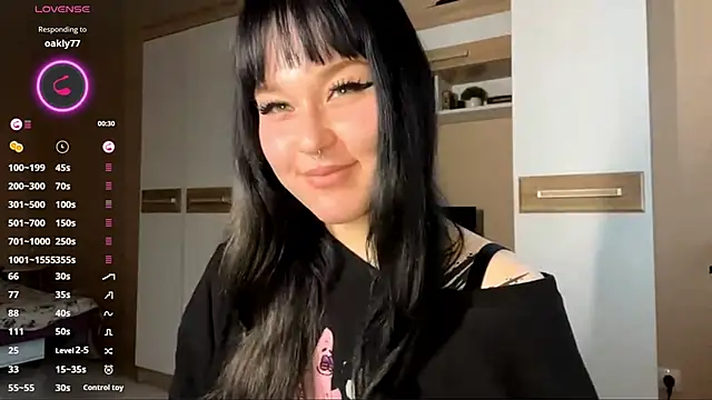 LaurenOveson online show from 26, 11, 2025