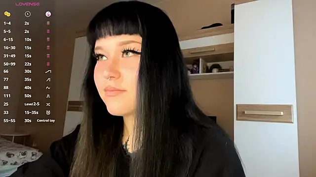 LaurenOveson online show from 30, 11, 2025