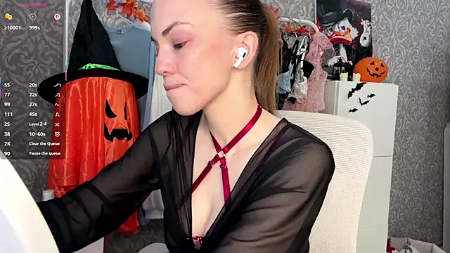 MiraVandee online show from 28, 10, 2025