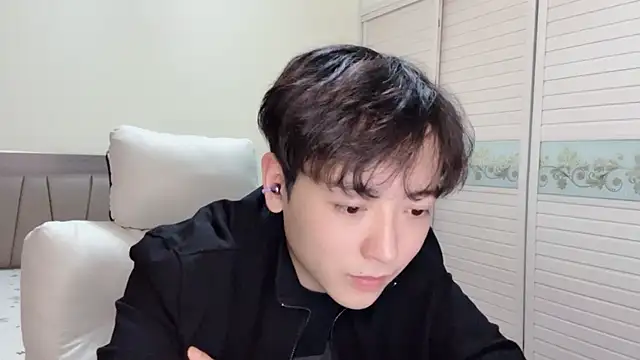 xiaoxiao1025 online show from 12, 11, 2025