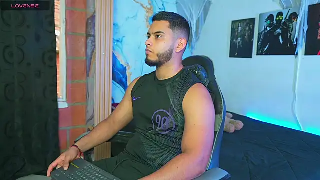 Tiler wolker online show from 6, 11, 2025