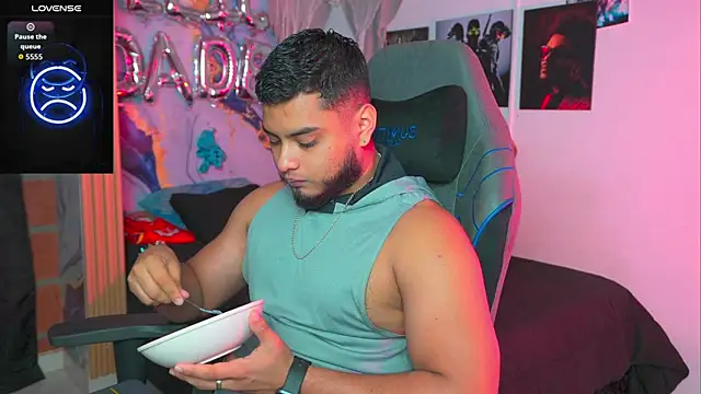 Tiler wolker online show from 12, 4, 2026