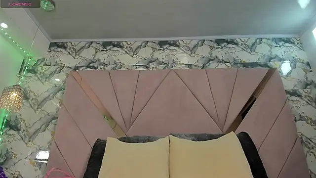 naomy sexy  online show from 13, 2, 2026