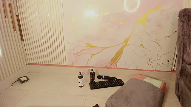 NhoanBrunette online show from 15, 4, 2026