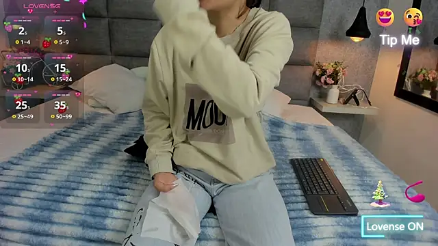 Luna Bella3 online show from 23, 12, 2025