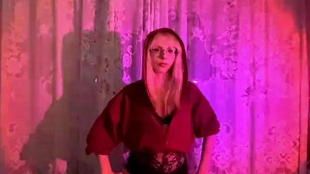 LatanyaRein online show from 8, 11, 2025