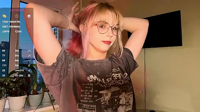 LatanyaRein online show from 3, 11, 2025