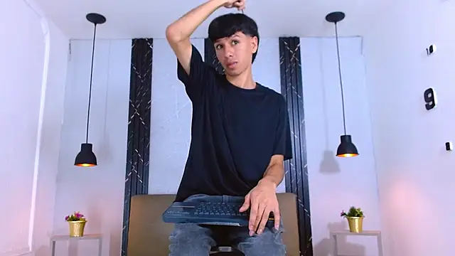 LaPantera Rosa online show from 5, 11, 2025