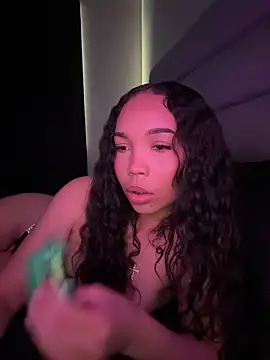 nikkiloveee online show from 5, 2, 2026