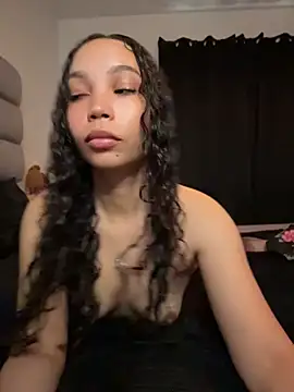 nikkiloveee online show from 13, 4, 2026