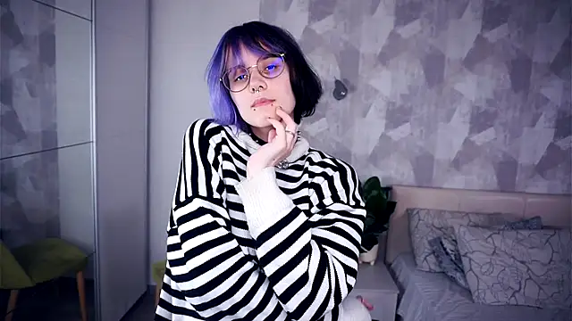 KellePourier online show from 2, 11, 2025