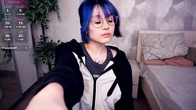 KellePourier online show from 5, 12, 2025