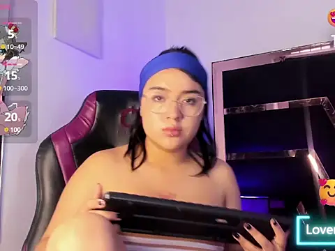 MiluVargas online show from 4, 11, 2025