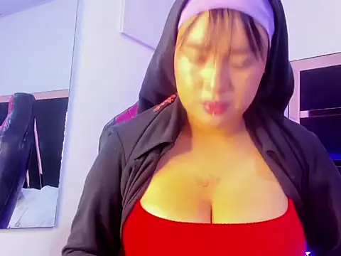 MiluVargas online show from 2, 11, 2025