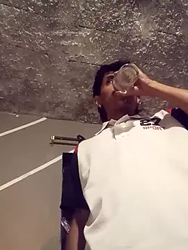 SkinniYamo online show from 9, 4, 2026