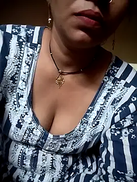 Snapshot of HayatKapoor chatting on 7, 11, 2025 HayatKapoor online show from 7, 11, 2025