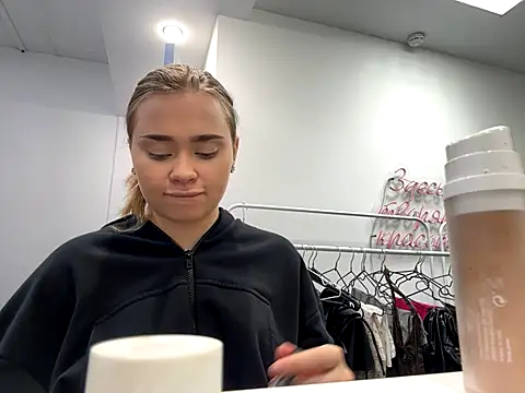 MilaRaven online show from 2, 12, 2025