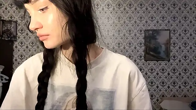 Snapshot of SofiaDreams09 chatting on 28, 11, 2025 SofiaDreams09 online show from 28, 11, 2025