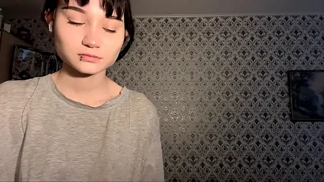 Snapshot of SofiaDreams09 chatting on 8, 11, 2025 SofiaDreams09 online show from 8, 11, 2025