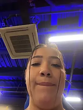 Hannahpradaa  online show from 27, 11, 2025