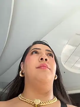 Hannahpradaa  online show from 19, 11, 2025