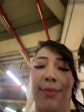 Hannahpradaa  online show from 8, 11, 2025