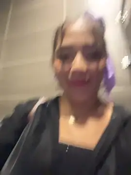 Hannahpradaa  online show from 15, 11, 2025