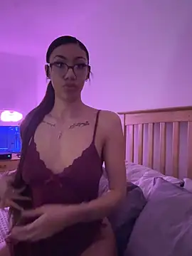 lightskinlatina online show from 2, 12, 2025