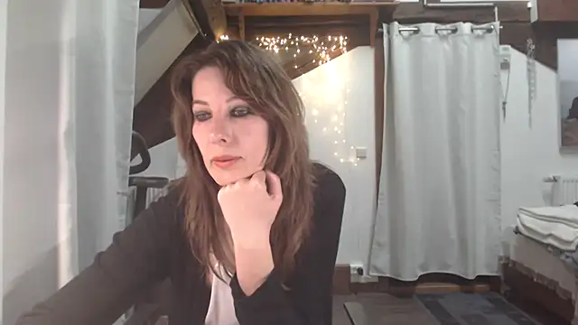 MissDyannis online show from 6, 4, 2026