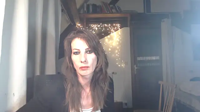 MissDyannis online show from 8, 4, 2026