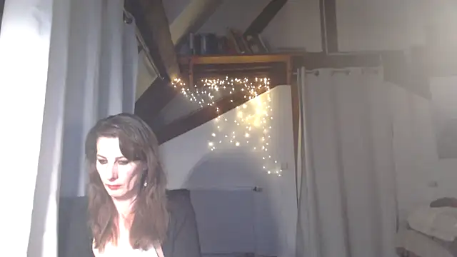 MissDyannis online show from 10, 4, 2026