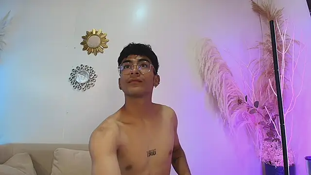 SexyAndresito22 online show from 4, 11, 2025