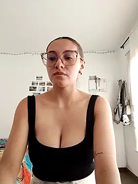 Snapshot of bellastorme04 chatting on 18, 3, 2026 bellastorme04 online show from 18, 3, 2026