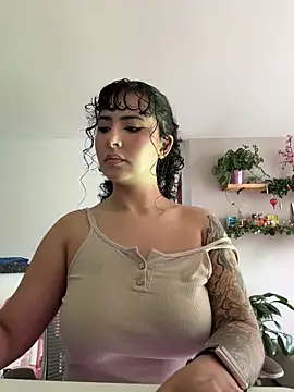 Snapshot of SugarTroubl33 chatting on 30, 11, 2025 SugarTroubl33 online show from 30, 11, 2025