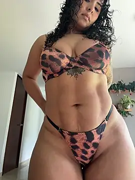 Snapshot of SugarTroubl33 chatting on 6, 1, 2026 SugarTroubl33 online show from 6, 1, 2026