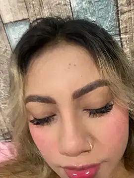 Vicky-Nova online show from 23, 11, 2025