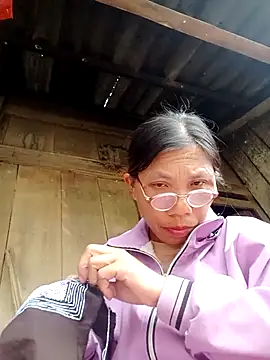 bella-la online show from 29, 10, 2025