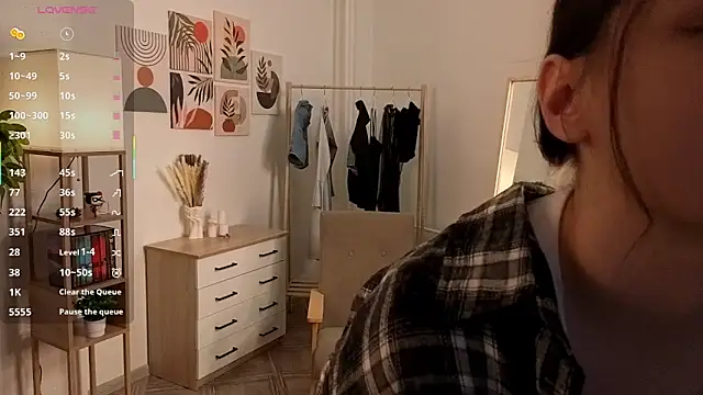 Snapshot of DevonaBedard chatting on 8, 11, 2025 DevonaBedard online show from 8, 11, 2025