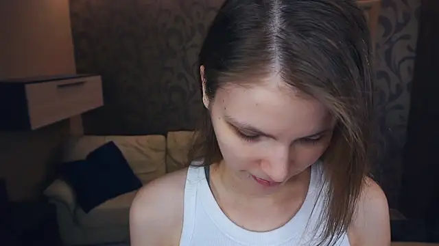 YoshieGradney online show from 2, 12, 2025