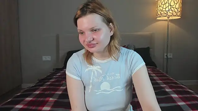 babyyullii online show from 13, 4, 2026