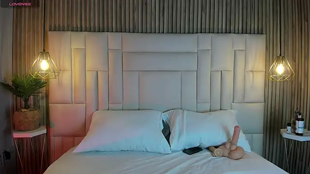 VenuzSofia online show from 4, 12, 2025