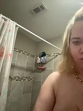 Snapshot of SilverSeductress chatting on 21, 12, 2025 SilverSeductress online show from 21, 12, 2025