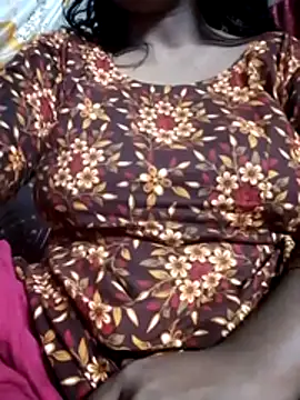 Snapshot of Liza0103 chatting on 2, 11, 2025 Liza0103 online show from 2, 11, 2025