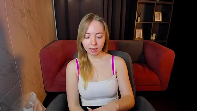 Nora Miller online show from 21, 11, 2025