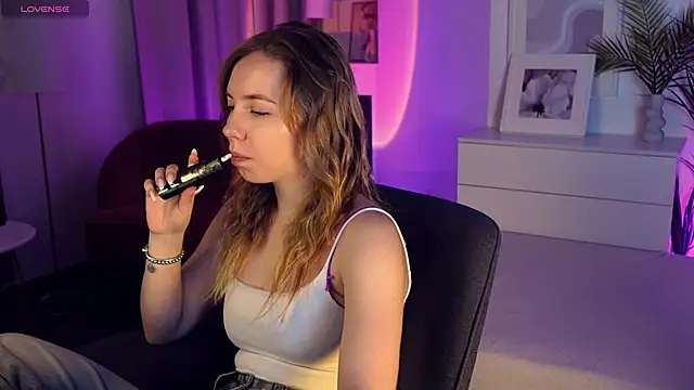 Nora Miller online show from 30, 11, 2025