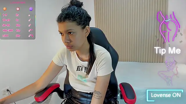 Snapshot of Selenafoxxx6 chatting on 1, 12, 2025 Selenafoxxx6 online show from 1, 12, 2025